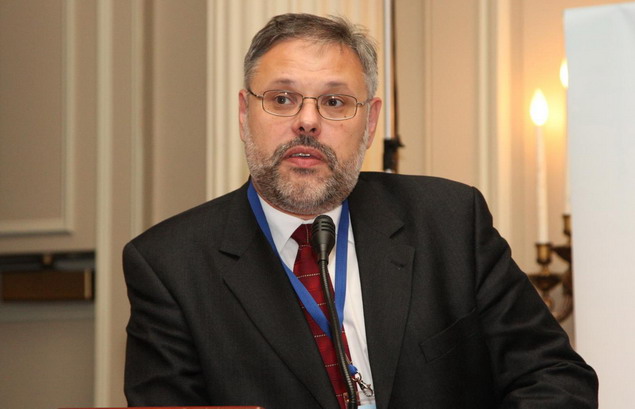 Mikhail Khazin.jpg