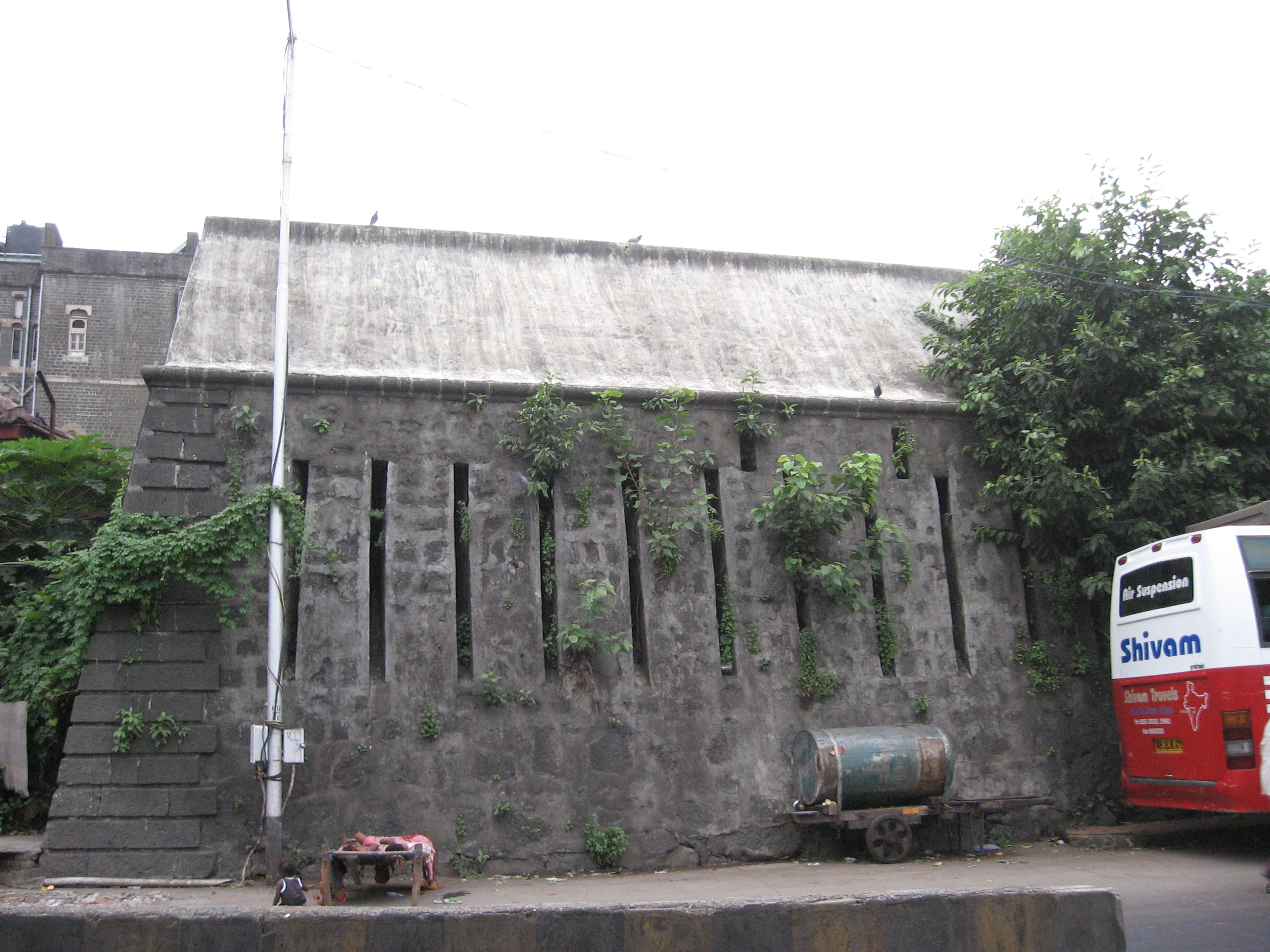 Файл:Mumbai fort remains 6.jpg