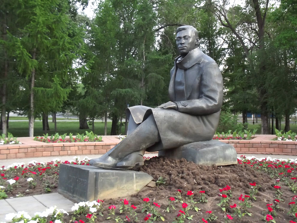 Файл:М.Җәлил һәйкәле 8.jpg