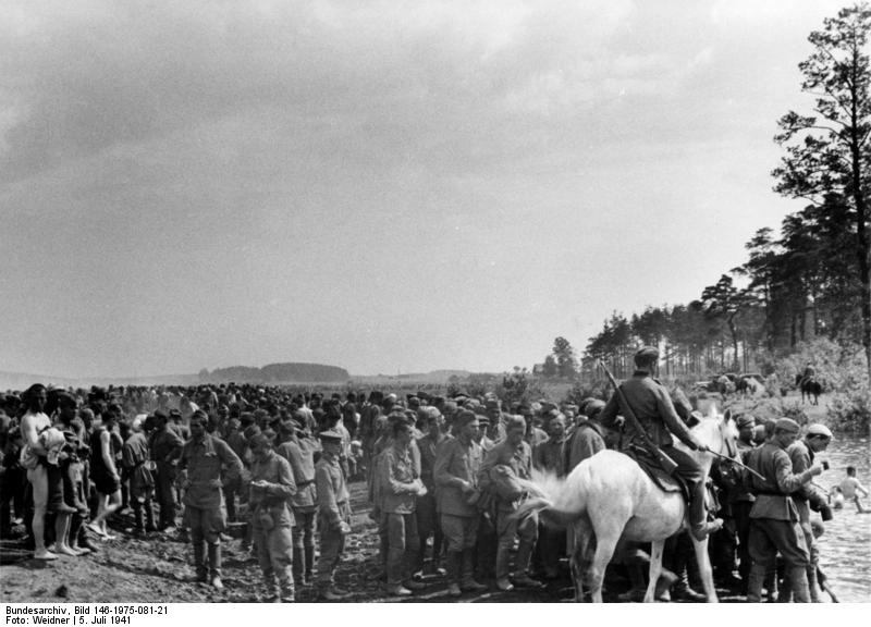 Bundesarchiv Bild 146-1975-081-21, Minsk, russische Kriegsgefangene.jpg