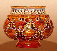 Братина с орнаментом в русском стиле. Бесцветное стекло с росписью эмалью. Конец XIX века. Мальцевские заводы