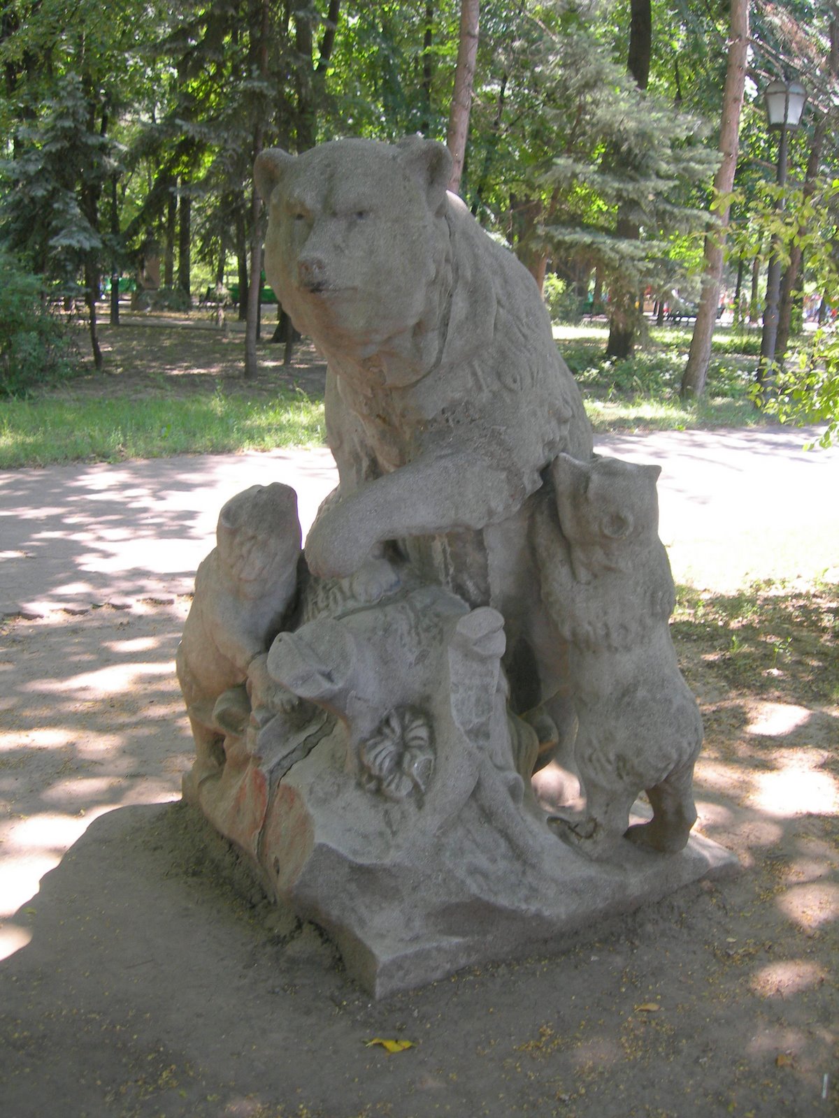 Каменные медведи в Городском саду