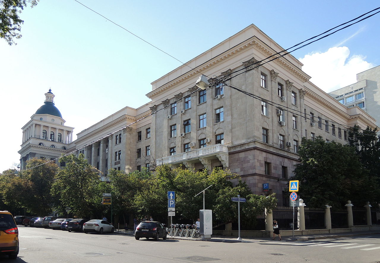 Файл:Moscow, Sivtsev Vrazhek 26-28 (2015) by shakko 01_2d.jpg