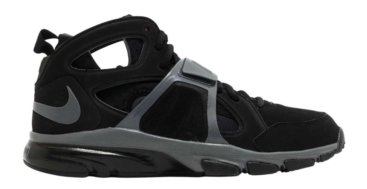 Nike Zoom Huarache TR Mid.png