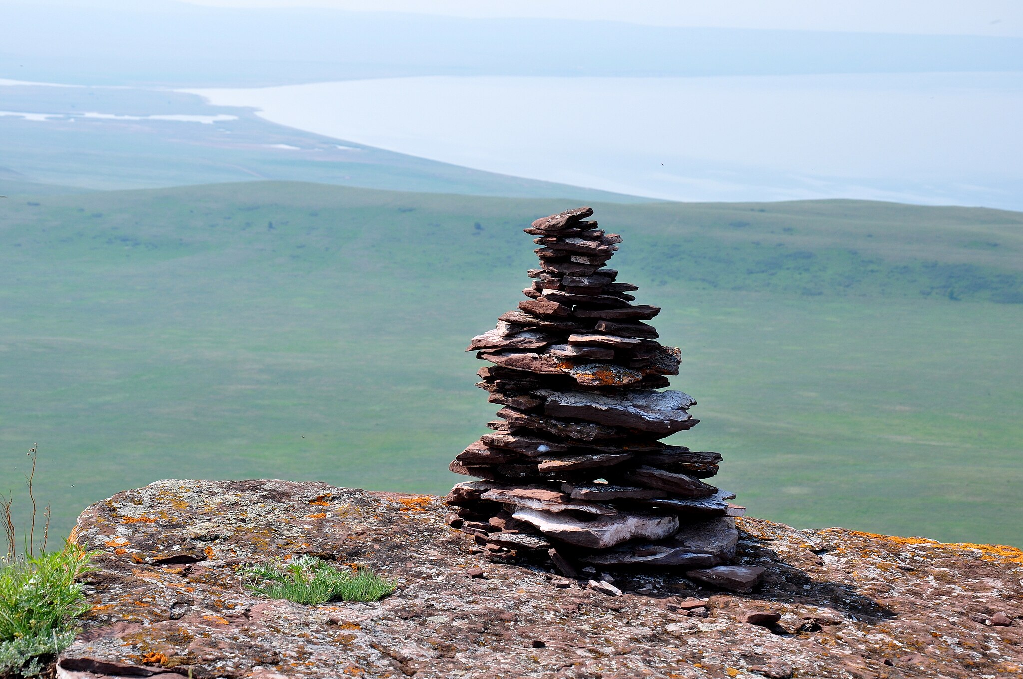 Вид на пресную часть озера Белё и перешеек