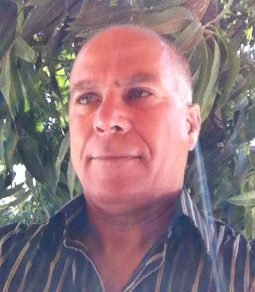 צביקה פוגל.jpg