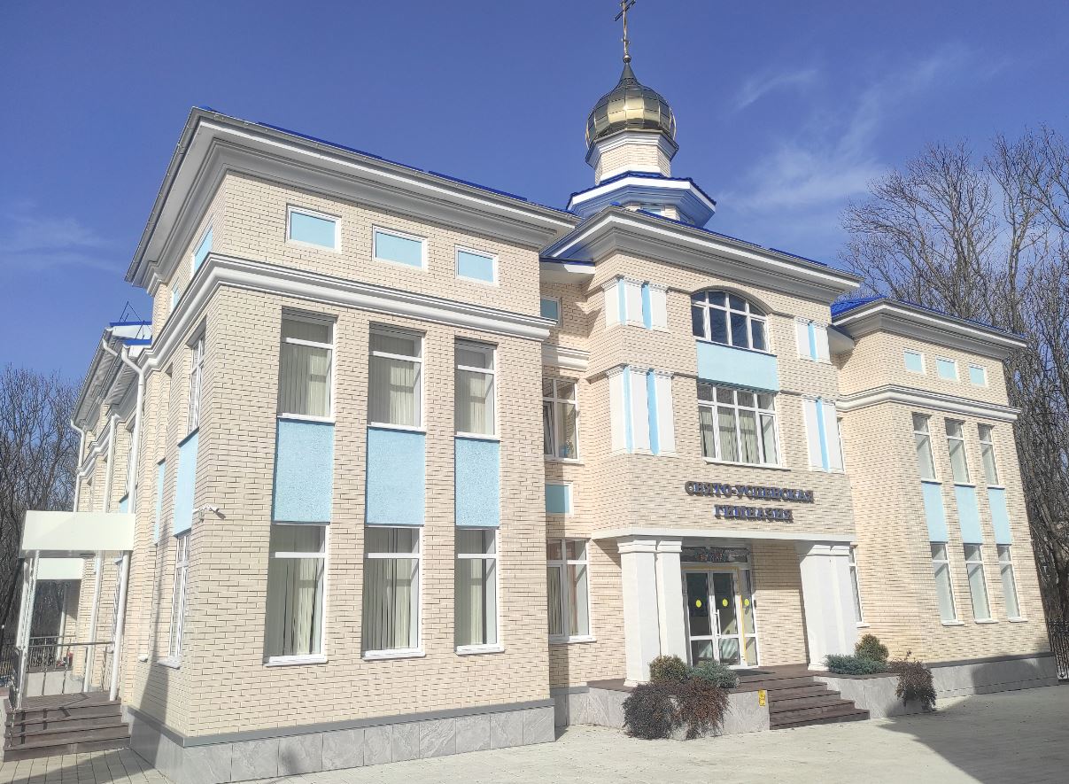 Файл:Ставрополь Гимназия Свято Успенская Фотография.jpg