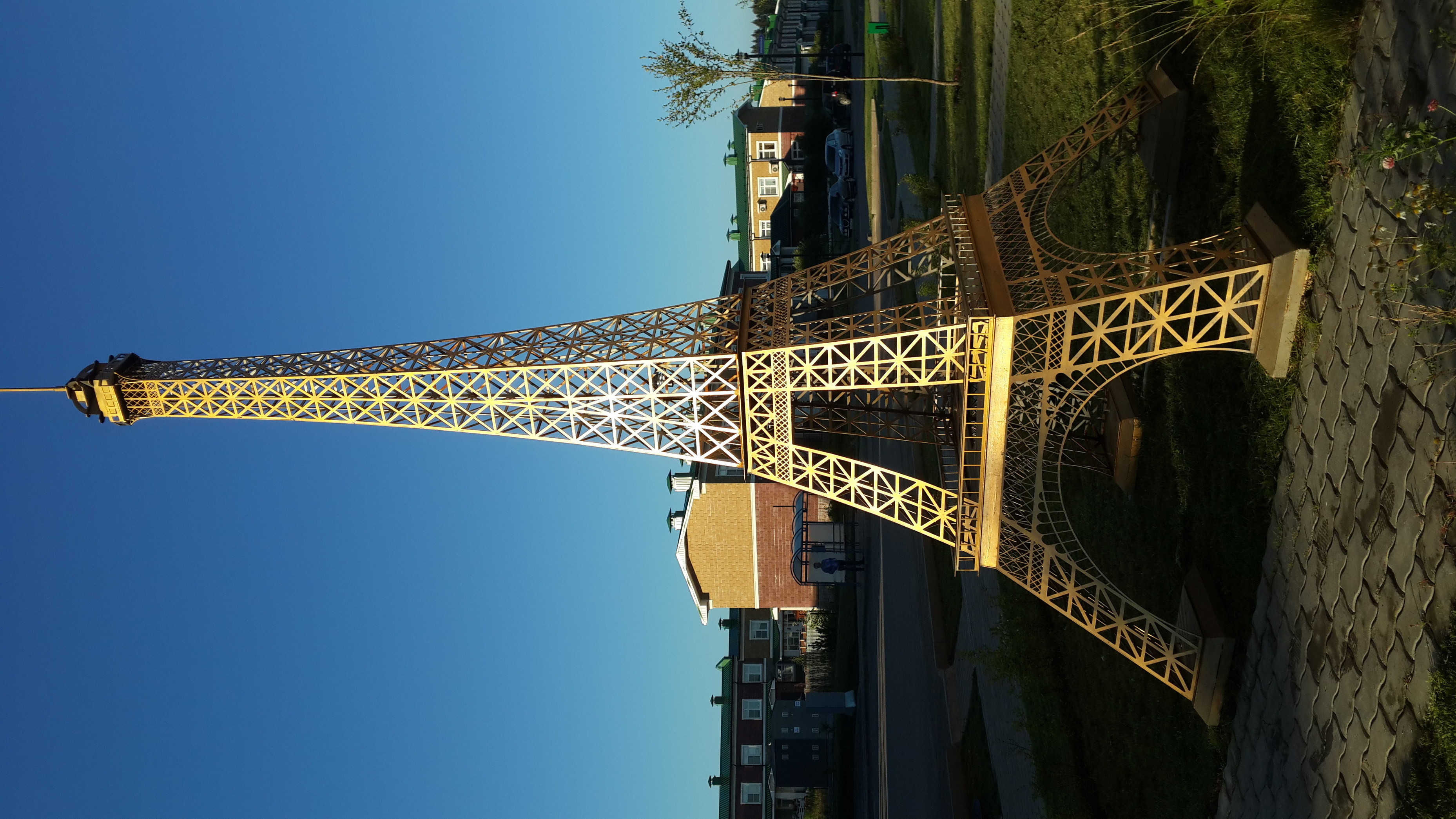 Эйфелева башня в ЖК Мечта (Дмитровский р-н МО).jpg