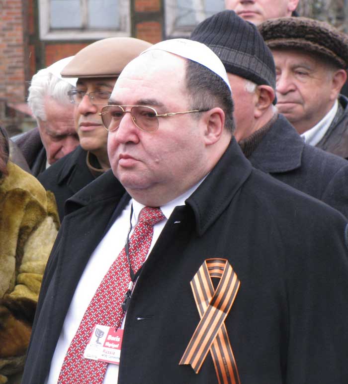 Za pobedu шпигель на патриотическом митинге.jpg