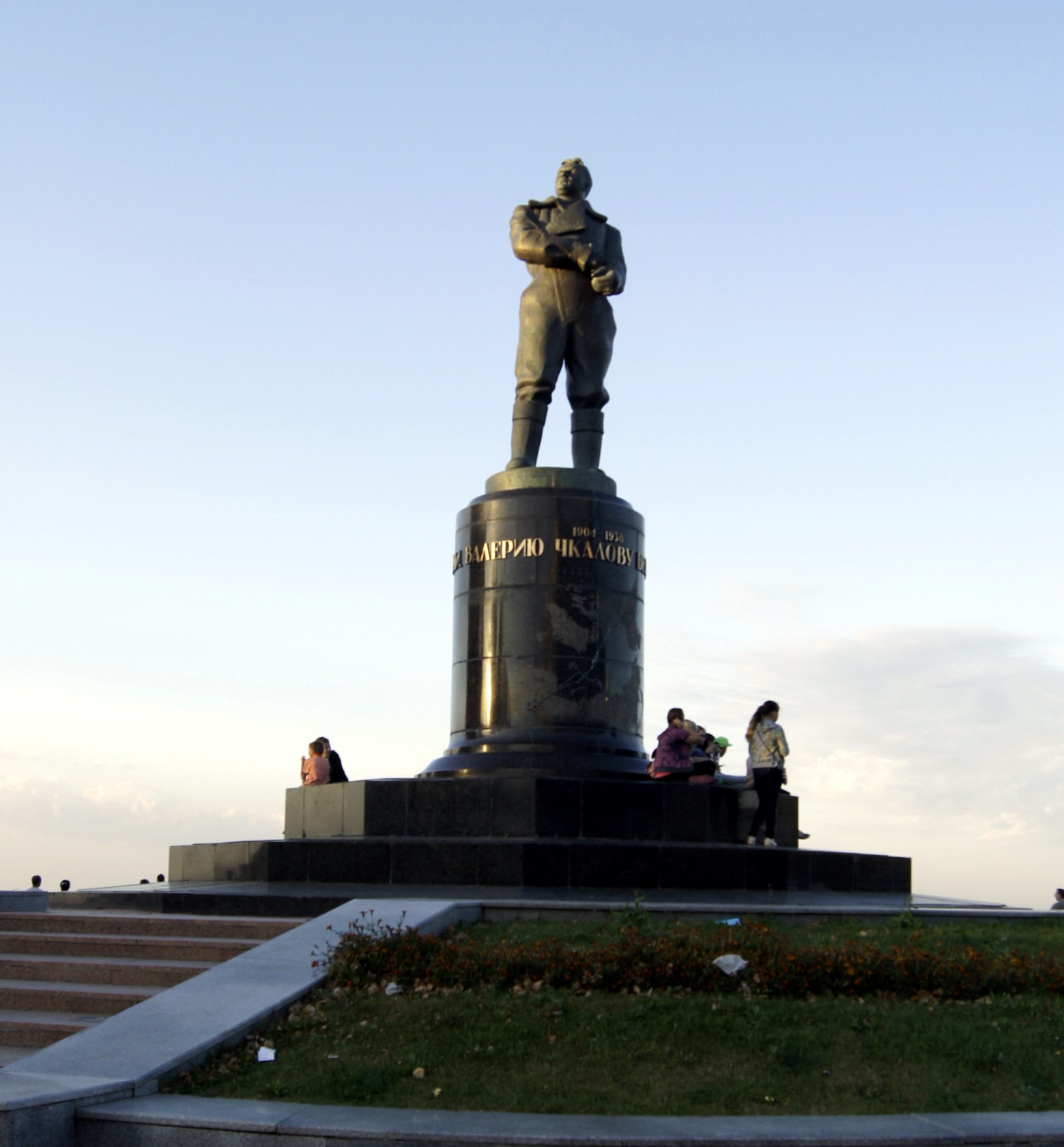 Памятник В. П. Чкалову, Нижний Новгород