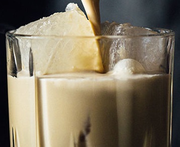 Файл:Truss & Twine's White Russian (коктейль).jpg