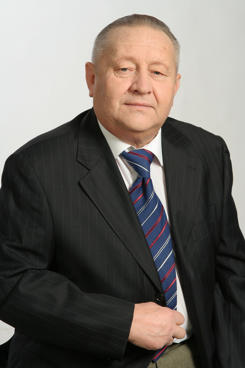 Виктор Алексеевич Казначеев.jpg