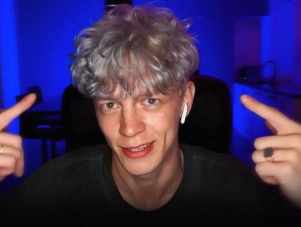 Файл:Парадеевич блогер.jpg