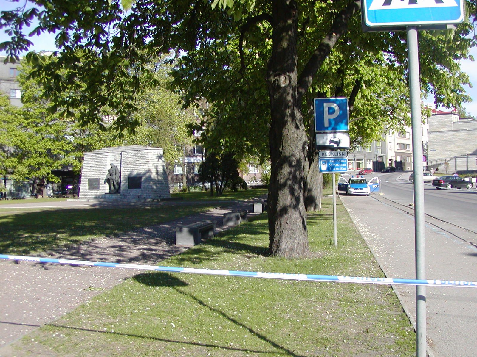 Таллин, Бронзовый солдат в 2006 году.jpg