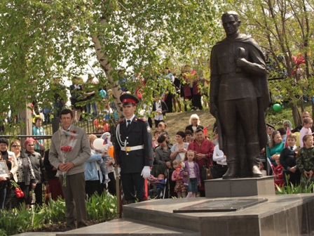 Memorial Ayutinskij.jpg