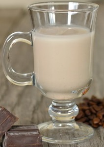 Файл:Молочный ликёр (коктейль).jpg