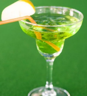 Файл:Джин с яблочным соком (коктейль).jpg