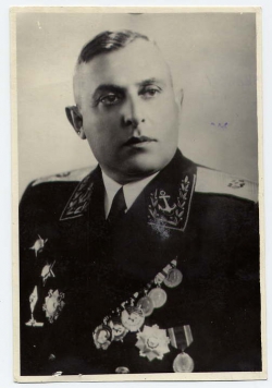 605a5b56c8e1f29c51548653d6f1dfc8 L.jpg