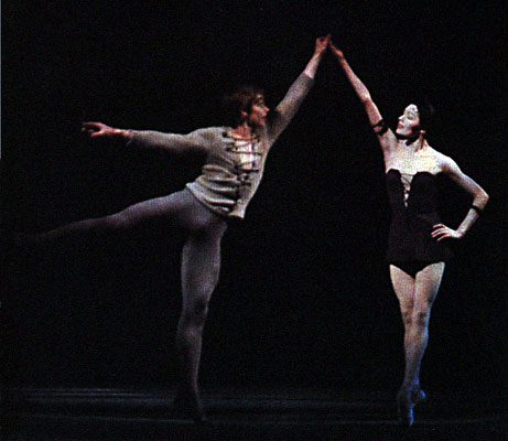 Николай Ковмир — Квазимодо, Галина Мезенцева — Эсмеральда (балет «Собор Парижской богоматери» М. Жарра, балетмейстер Р. Пети), Кировский театр, 1978.