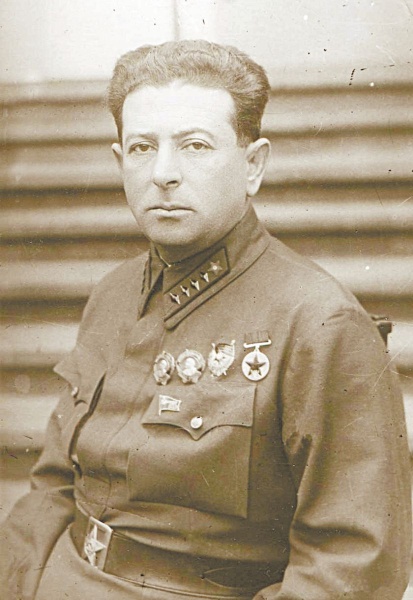 Лев Захарович Мехлисвв.jpg