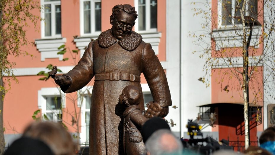 Памятник Маршаку Воронеж 1.jpg