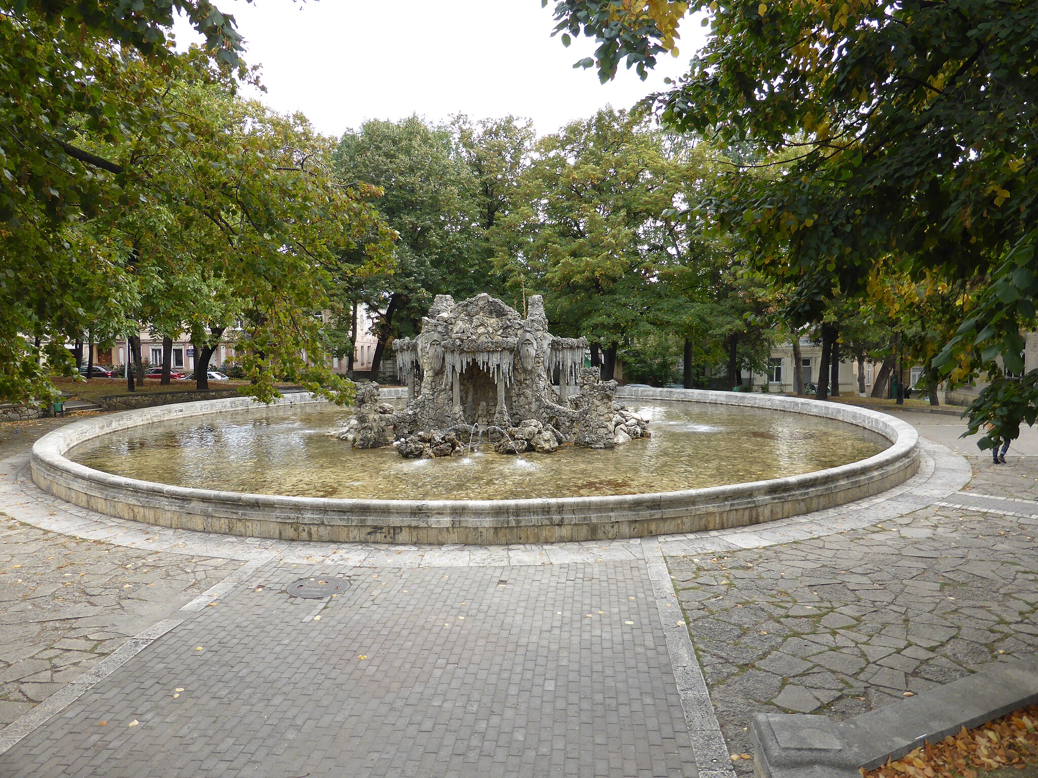 Фонтан Деды Пятигорск Ставропольский край.jpg
