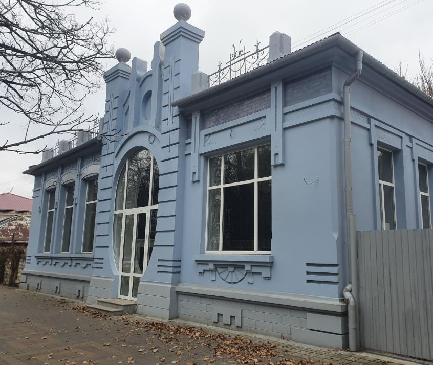 Файл:Особняк Ртищева Ставрополь 2021.jpg