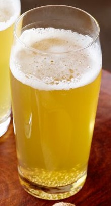 Файл:Пиво с яблочным сидром (коктейль).jpg