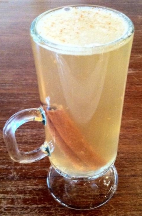 Файл:Горячий ром с трюфельным маслом (коктейль).jpg