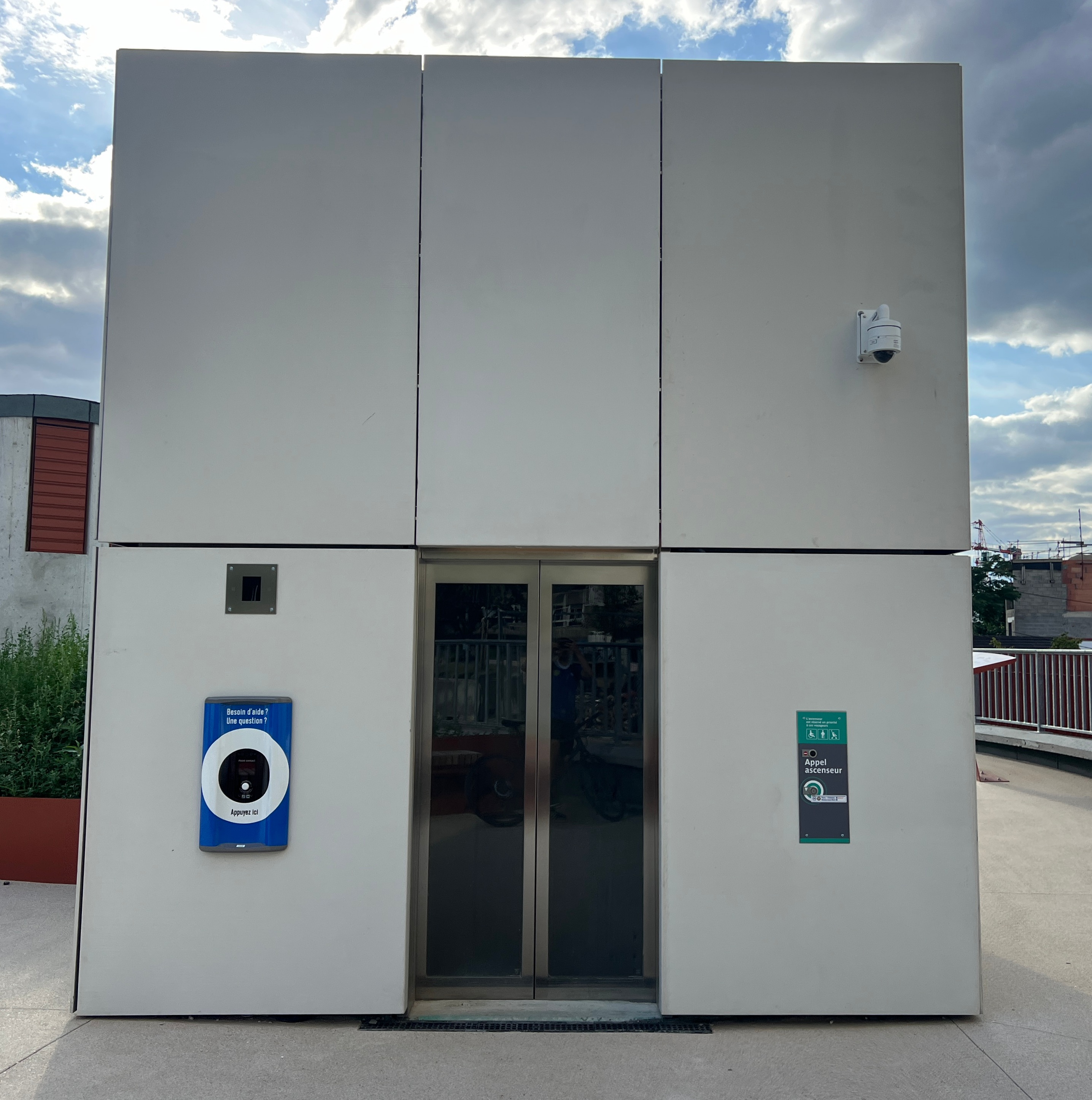 Выход № 2 на улицу Ла Дюиз