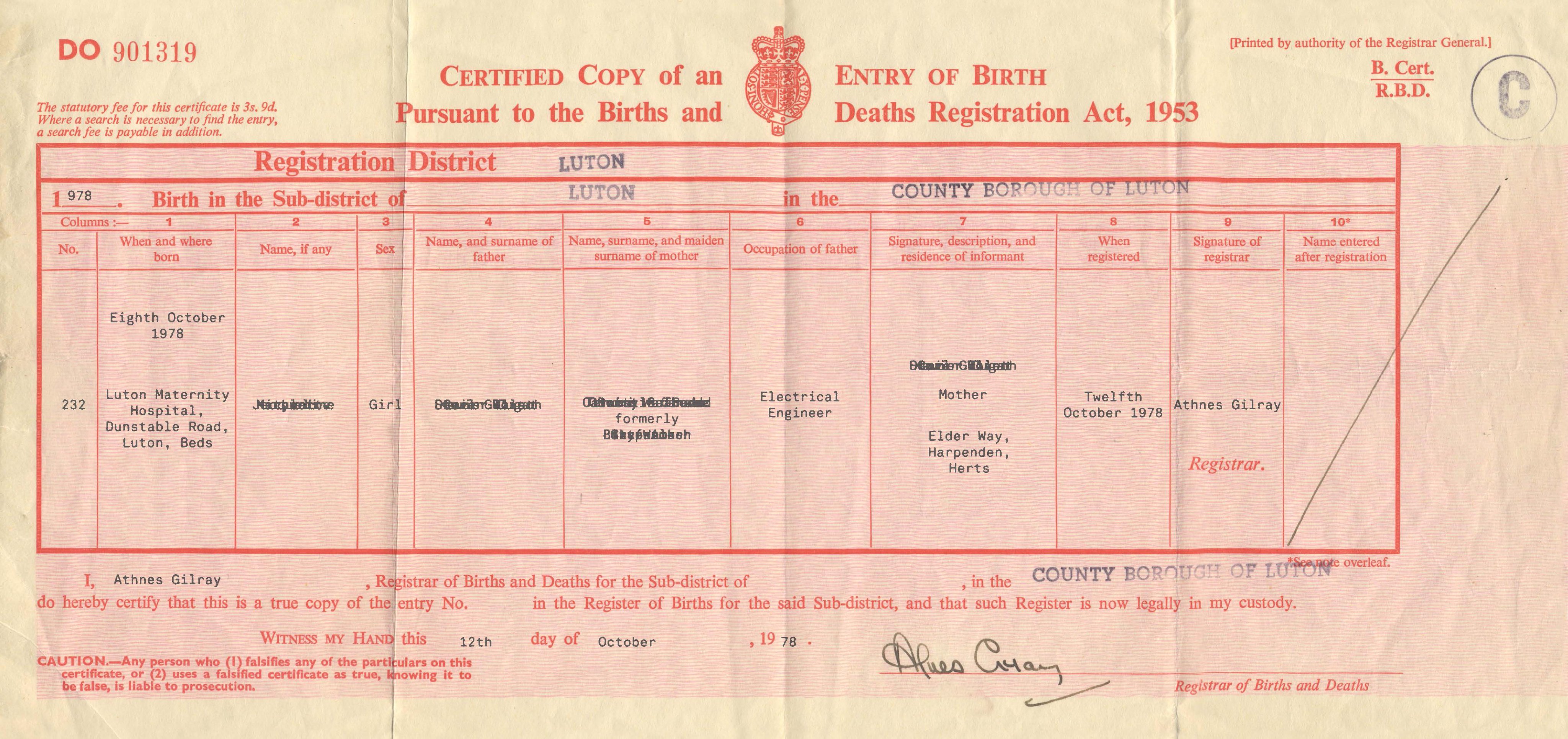 Свидетельство о рождении героини из делюкс-издания альбома
