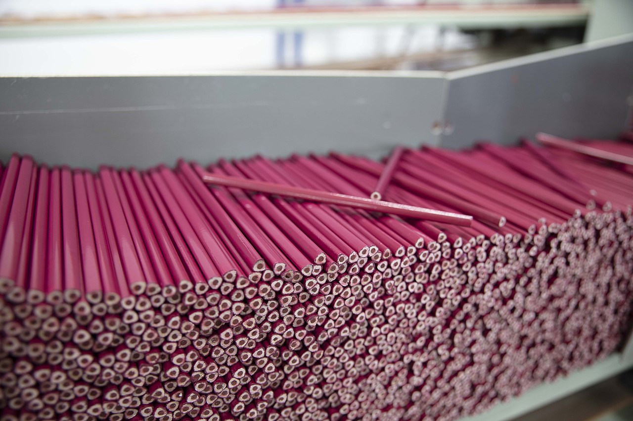 Уклакдка покрашенных карандашей