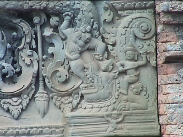 Файл:Lintel corner with makara rider 1.jpg