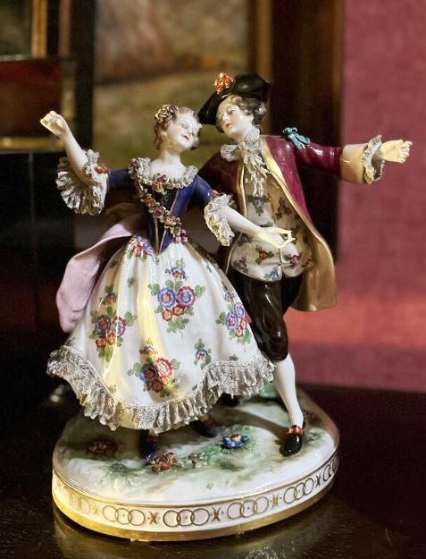 Скульптурная композиция малых форм из фарфора