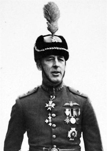 AVM Sir Oliver Swann.jpg