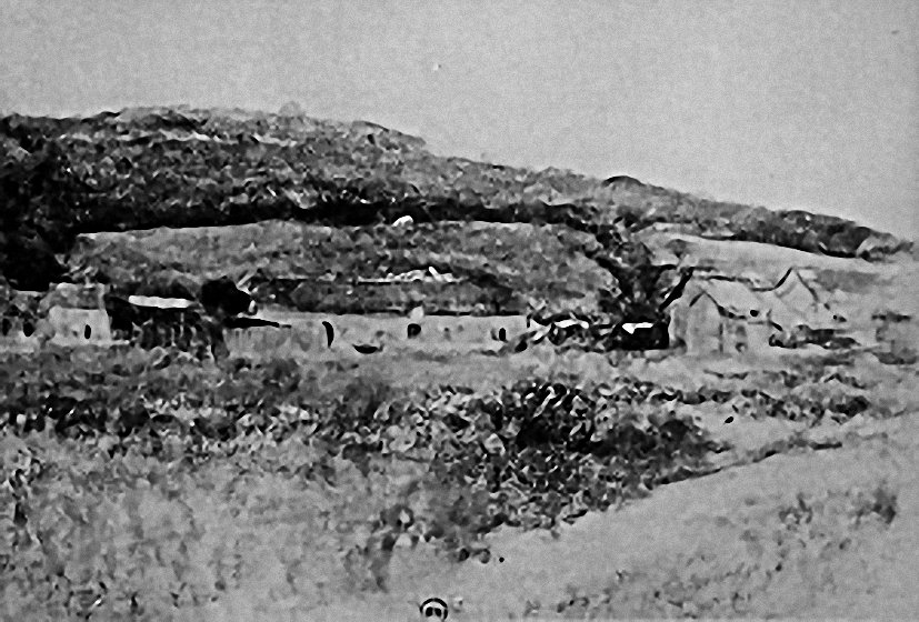 Ferme au pied d'une falaise 1918.jpg