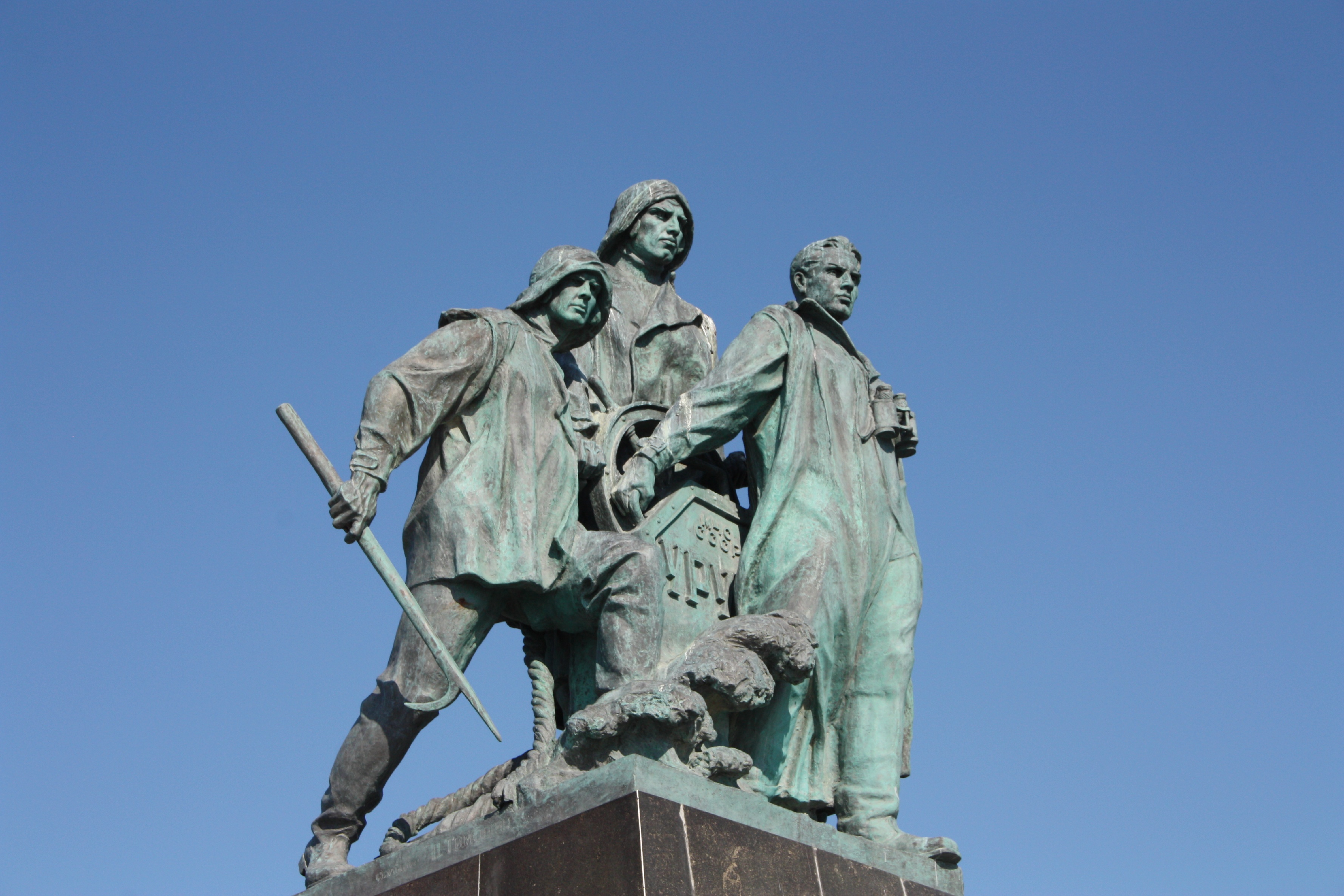 Памятник «Погибшим рыбакам»