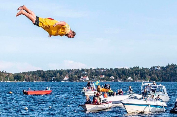 Смертельные прыжки в воду нырок в озеро.jpg