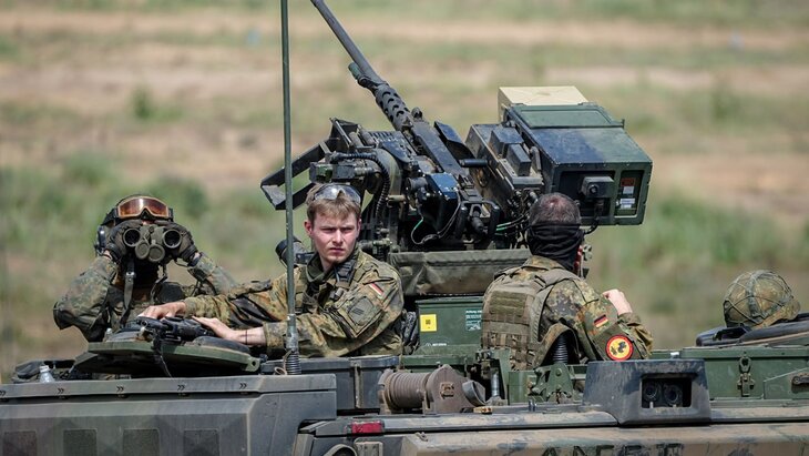 Файл:Европейские военные.jpg