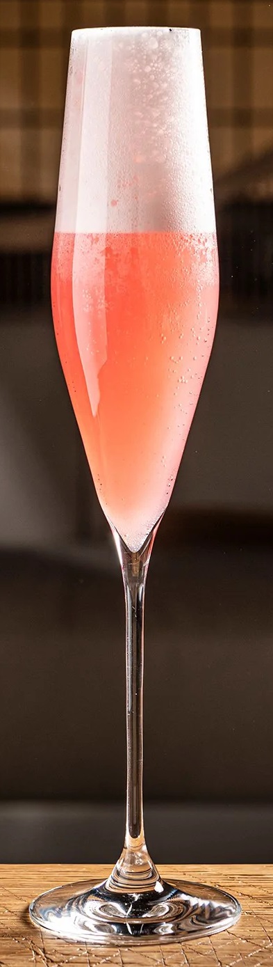 Файл:Беллини со сливовым вином (коктейль).jpg