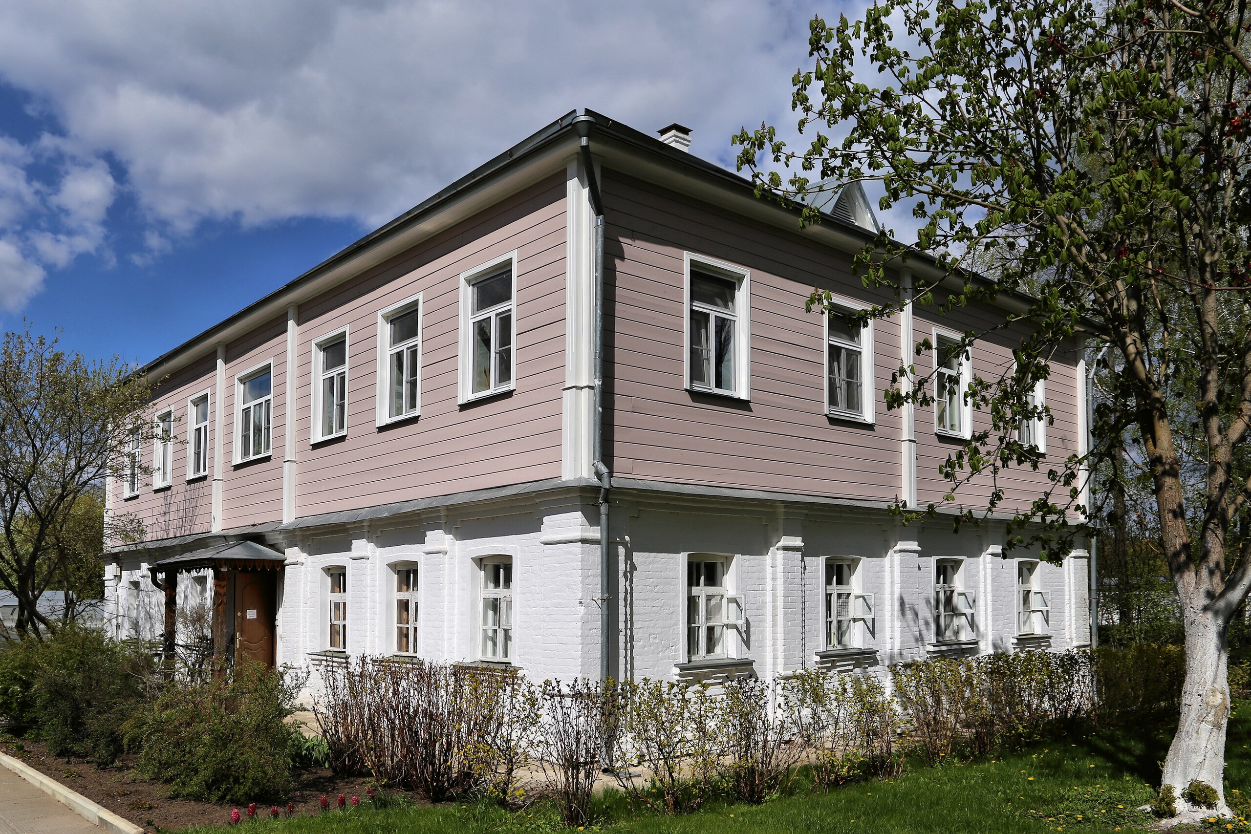 Махра, странноприимный дом Стефано-Махрищского монастыря.jpg