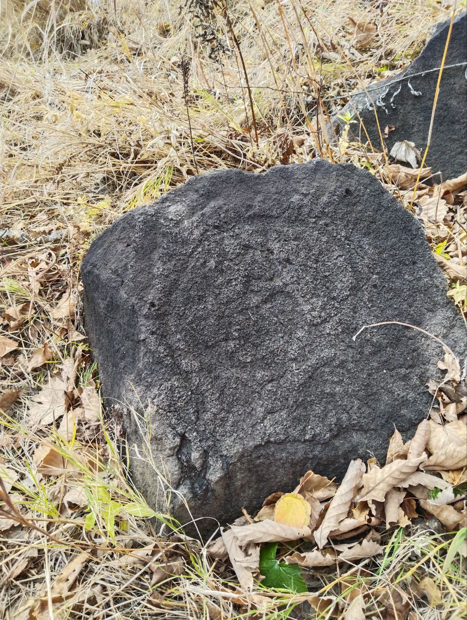 Изображение на отдельном камне