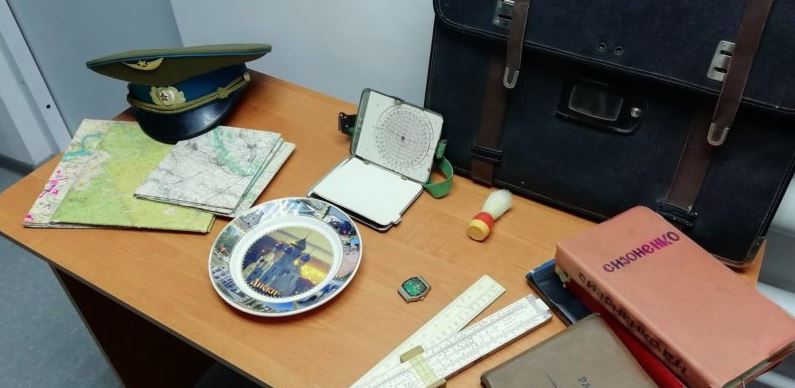 Личные вещи Героя Росси, лётчика вертолётного полка капитана Е. Н. Сизоненко, погибшего во время второй чеченской войны.