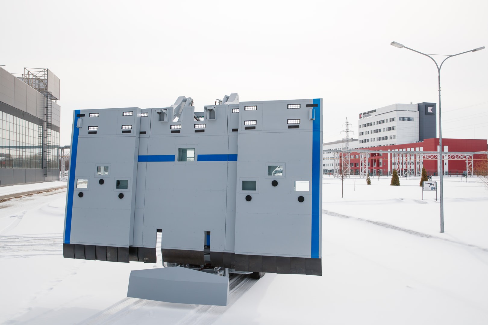 Автомобиль «Стена» с раздвинутым щитом (2025)