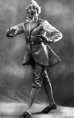 Балет «Золушка» С. С. Прокофьева. Хореография К. М. Сергеева. Танцмейстер – Михаил Михайлов. 1945