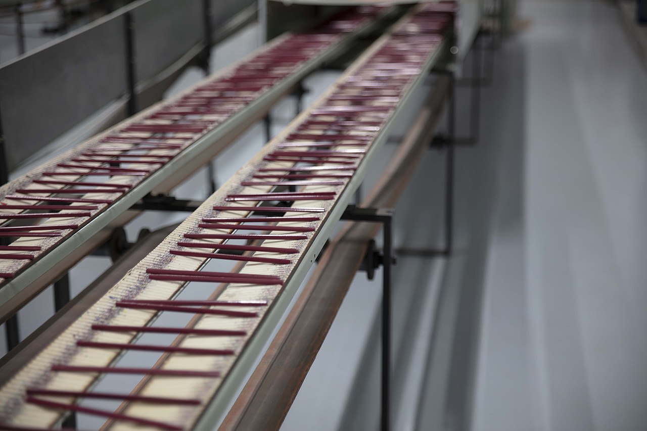 Нанесение слоев краски или лака на покрасочных линиях