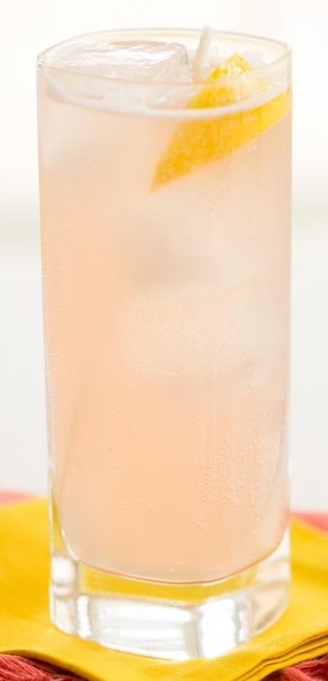 Розовый лимонад (коктейль) 2.jpg