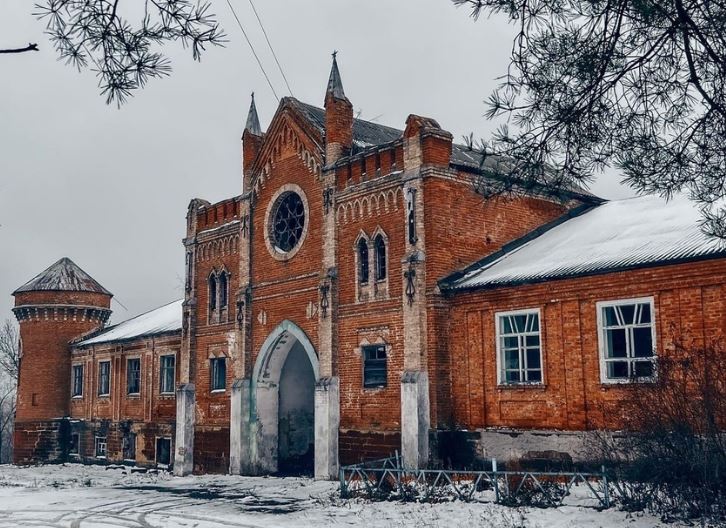 Файл:Замок Охотникова Здание.jpg