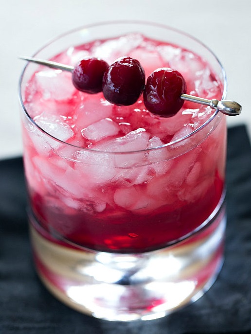 Файл:Клюквенный Джин-Тоник (коктейль).jpg