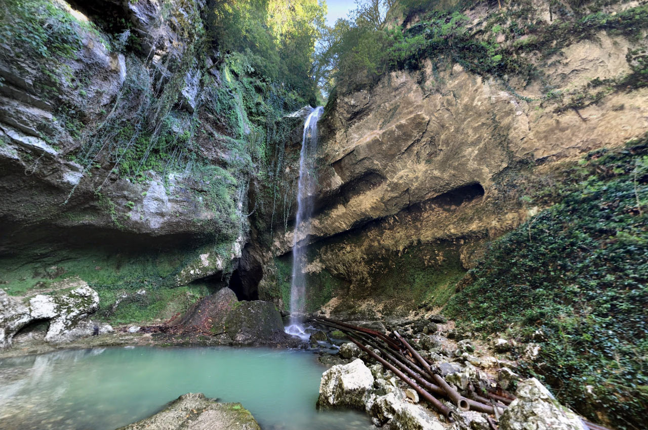 Файл:Водопад Пасть Дракона.jpg
